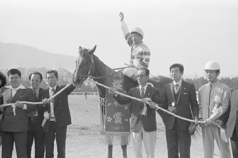 現役時代の福永洋一。写真はインターグロリアで制した1977年の桜花賞（当時28歳）　©JIJI PRESS