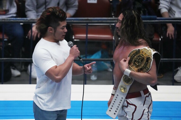 辻陽太と上村優也はIWGP GLOBAL王座をかけて戦うことになった　©Essei Hara