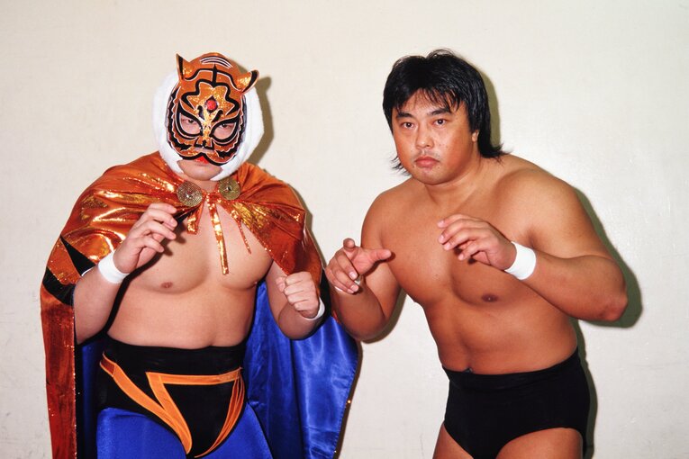 2代目タイガー・マスクと川田利明（1986年撮影）　©AFLO