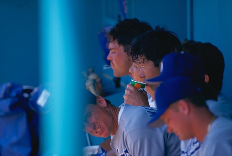 ベンチで戦況を見つめる野茂英雄　©︎Kazuaki Nishiyama