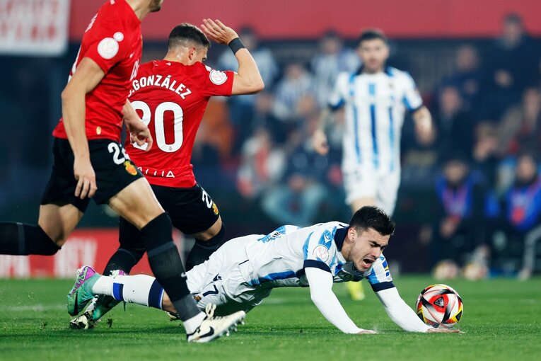 ハードマークで倒される　©Daisuke Nakashima