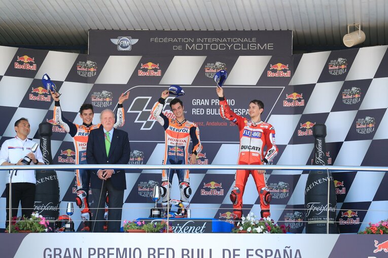 2017年の（左から）マルケス、ペドロサ、ロレンソ。手前はカルロス国王　©Satoshi Endo