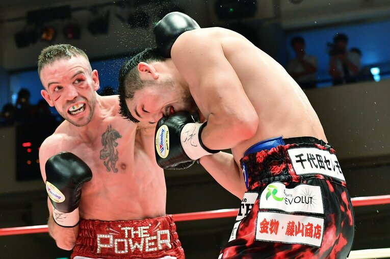 岩佐亮佑に判定3-0で勝利し、IBFのベルトを手にしたドヘニー。2018年8月16日、後楽園ホール　©JIJI PRESS