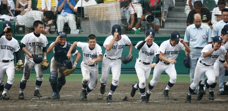 2009年夏の甲子園で準決勝に進出した県岐阜商。今回は16年ぶりのベスト4だった　©JIJI PRESS