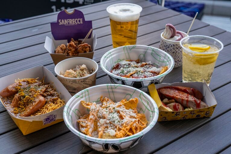 スタジアムグルメも充実　©S.FC