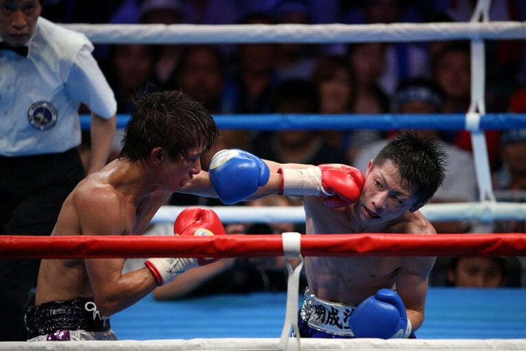 【井上尚弥を最も苦しめた男】2013年8月25日、井上尚弥（当時20歳）vs田口良一（2／3枚）。フルラウンドにもつれこんだが判定0-3で挑戦者・井上の勝利となった　©AFLO
