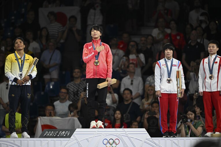 メダルセレモニーでの藤波朱理　©Asami Enomoto/JMPA