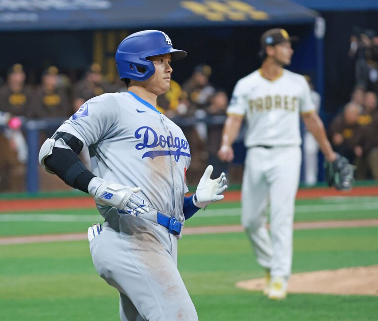 MLB開幕戦、ドジャースでの公式戦初安打はダルビッシュ有から放った　©JIJI PRESS