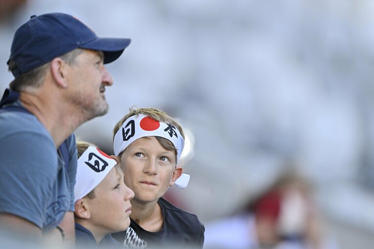 外国人サポーターが日本ハチマキ　©Takuya Nakachi/JMPA