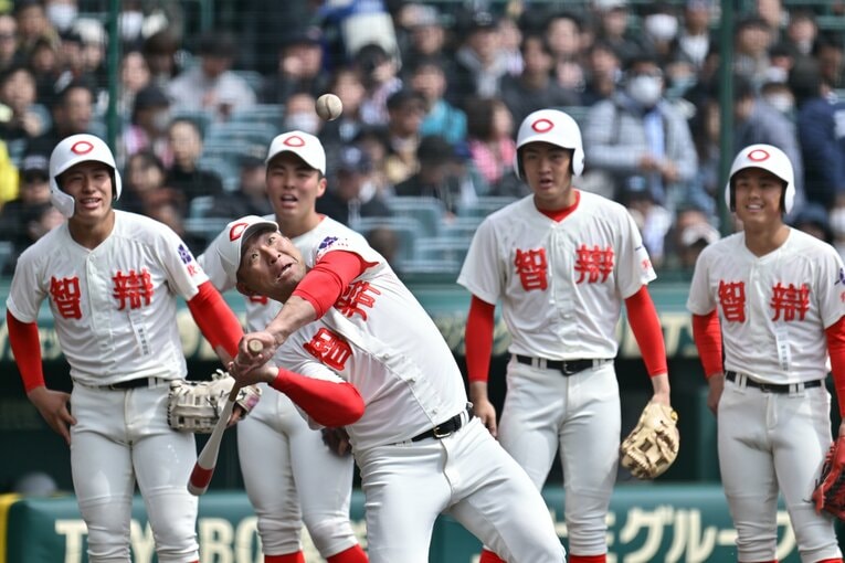 【超楽しそうで礼儀正しい…智弁和歌山ナイン＆監督のテレビに映らない表情／全10枚】©Hideki Sugiyama
