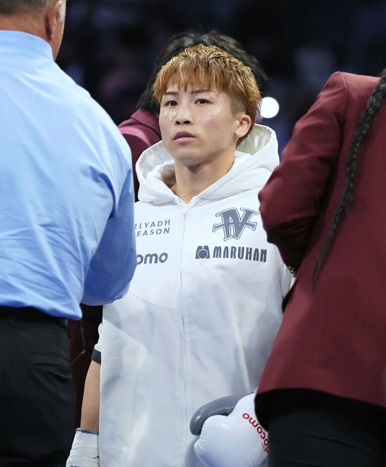 リングインした井上尚弥　©Naoki Fukuda