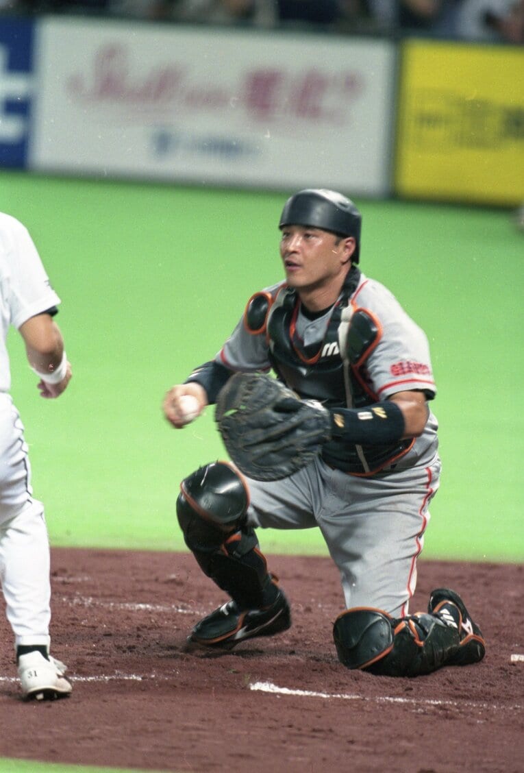 柴原（左走者）はあえなくホーム手前でアウトに　©Koji Asakura