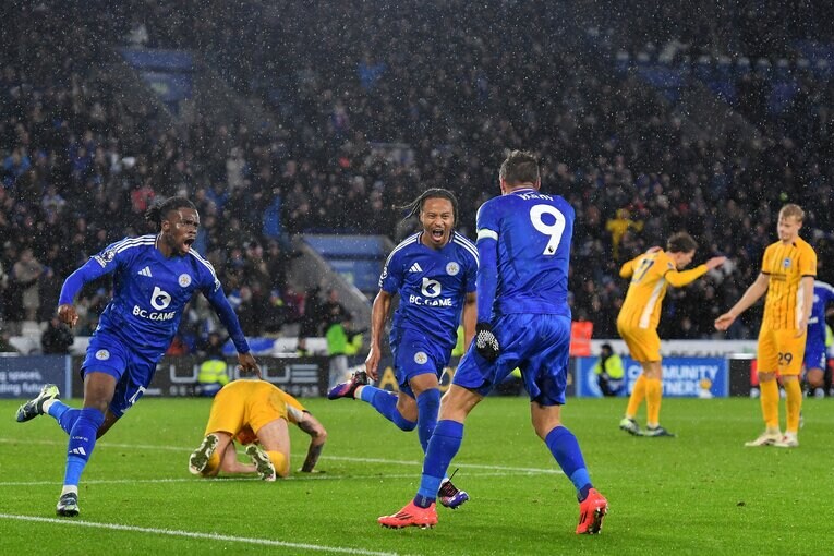 後半アディショナルタイムにレスターが同点に。三笘と途中交代したCBイゴールのミスからだった　©Getty Images