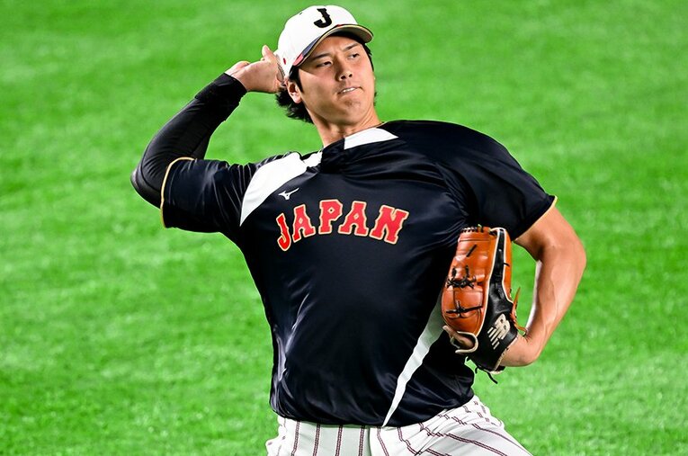 WBC期間中、キャッチボールする大谷翔平。彼の投球練習データを、所属先のドジャースは完全把握していたという ／ photograph by Gene Wang - Capture At Media/Getty Images