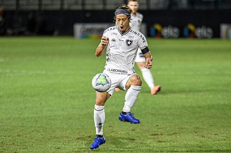 やや厳しい評価を受けていた本田圭佑だったが、コパ・ド・ブラジル4回戦でのプレーで信頼を得るに至ったようだ ／ photograph by AFLO