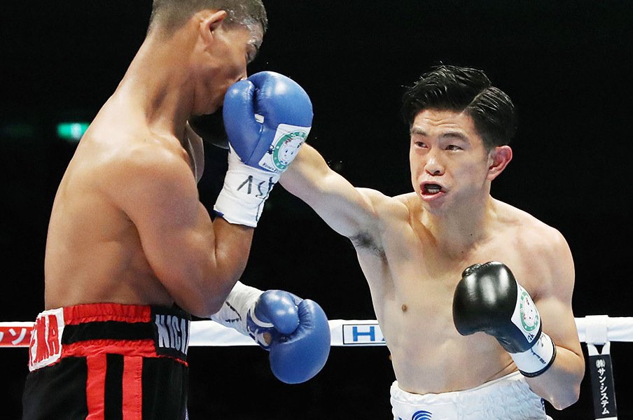 生命線のジャブを潰されてもV3!井岡一翔、次の狙いはスーパー王者。<Number Web> photograph by Kyodo News