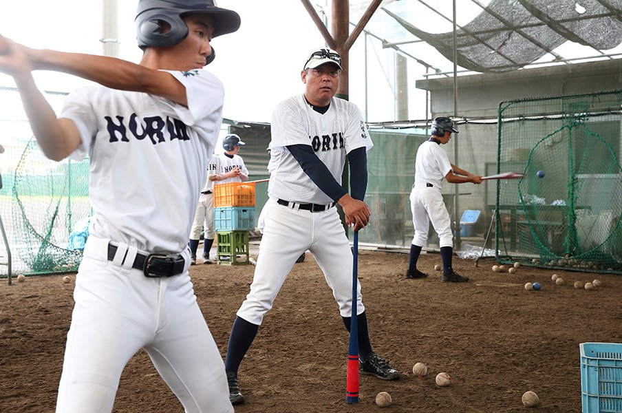 あのスラッガーたちの今を尋ねて。「王二世」阿久沢毅(桐生)の場合。<Number Web> photograph by Shigeki Yamamoto