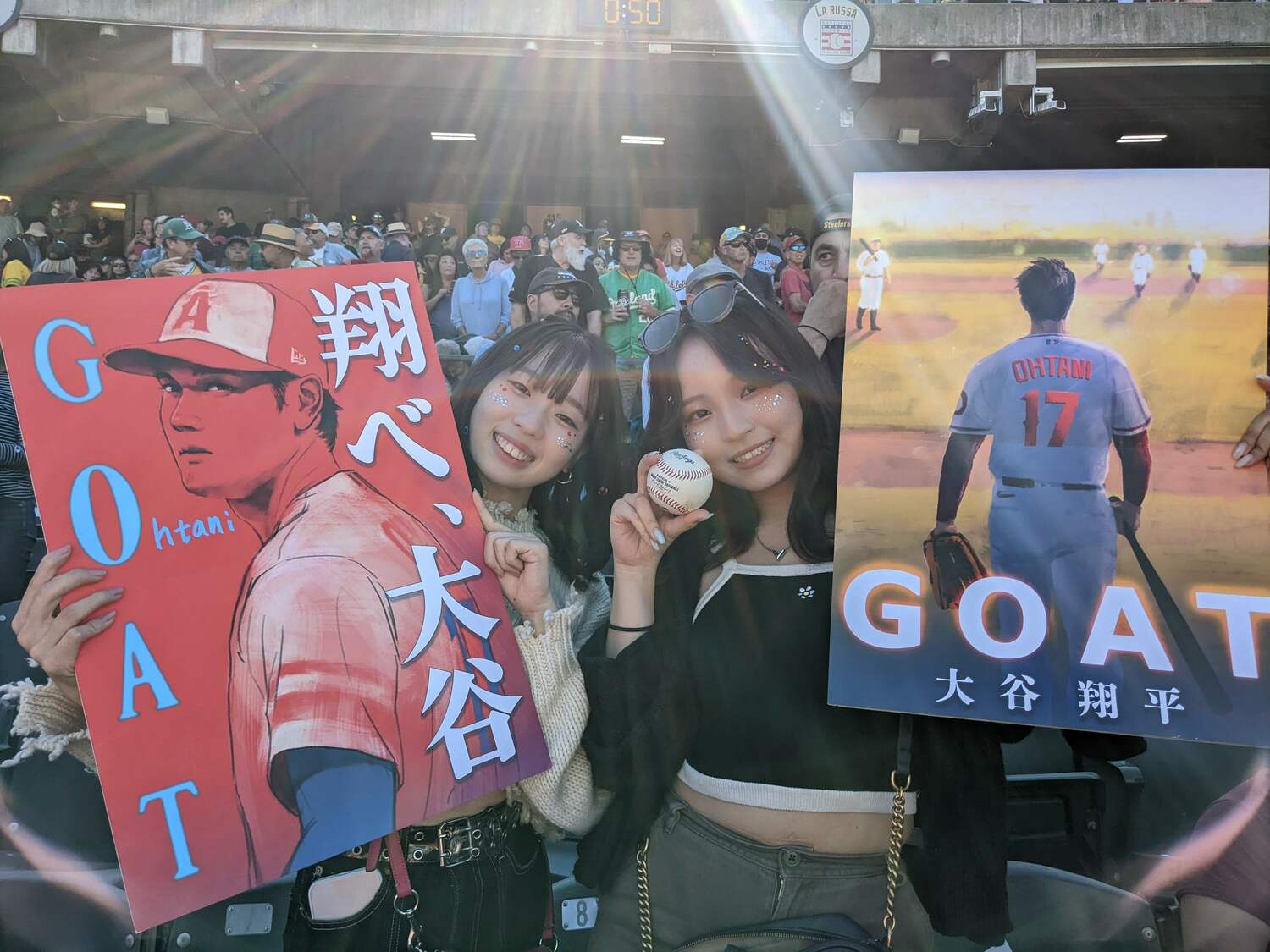 大谷翔平が投げた実球をゲット。ボードには神々しく光が当たる　©Aki