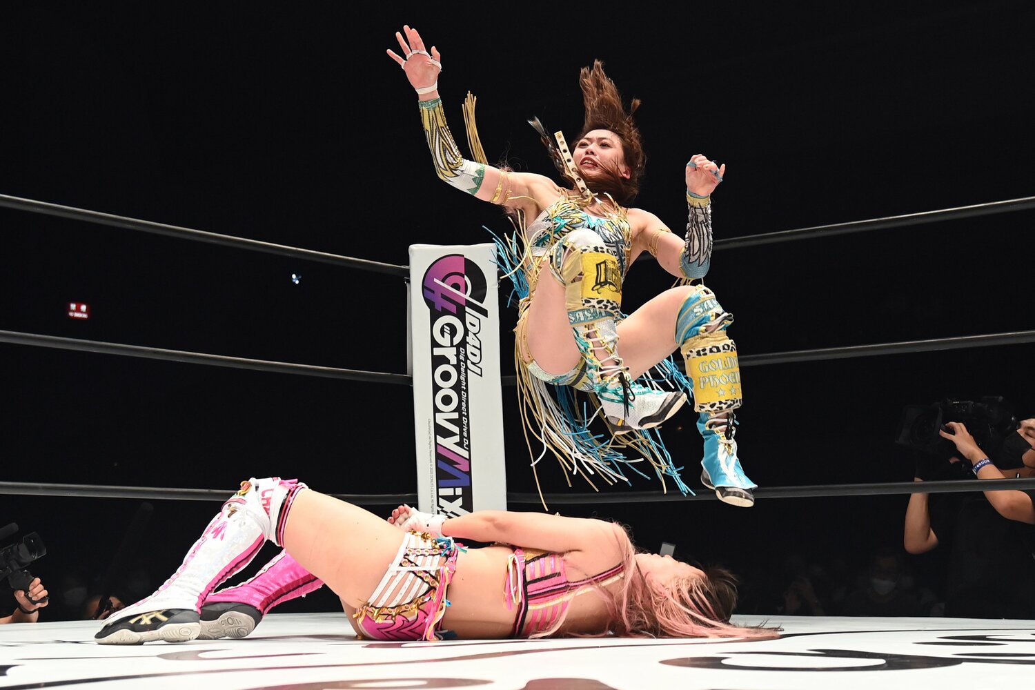 2022年11月3日、足裏から落下した白川未奈戦のフェニックス・スプラッシュ