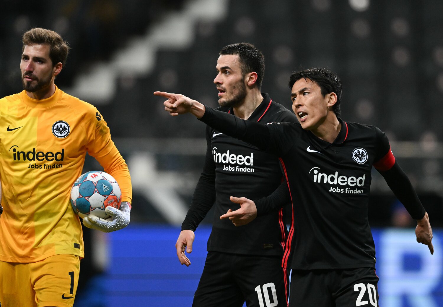 経験豊富な長谷部のコーチングは若手にとって頼もしい限り　©Getty Images