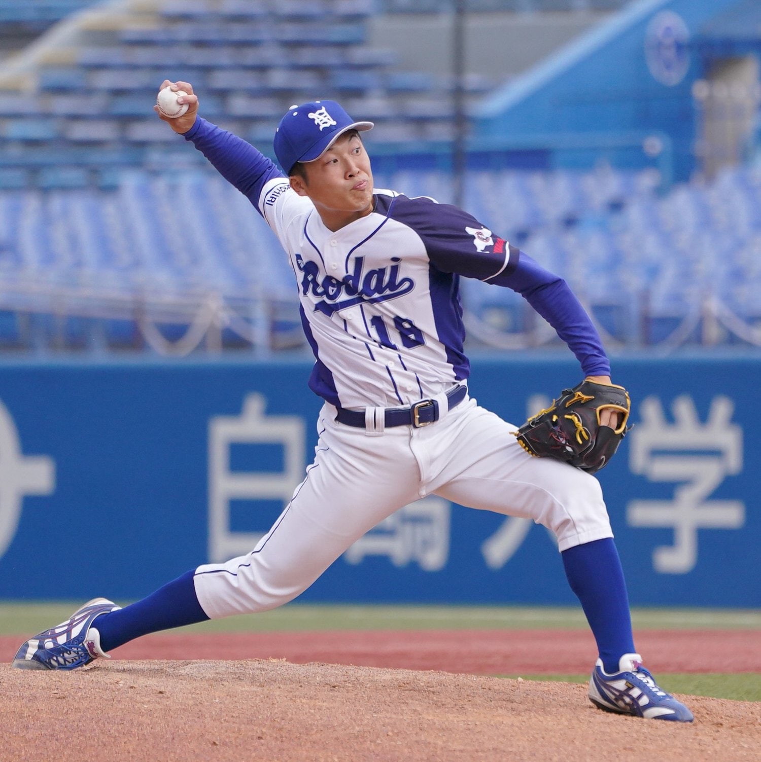 東京農大北海道オホーツクの伊藤茉央は独特な投球フォームだ ©Sankei Shimbun