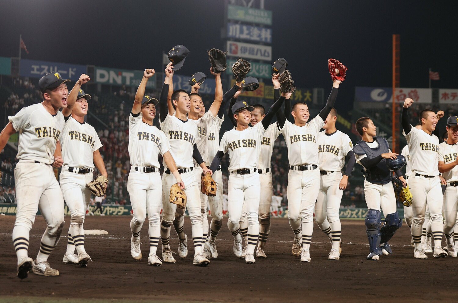 高校野球で「ジャイキリ」続出…なぜ今年は“おらが町のチーム”が勝てる？ 石橋、大社、掛川西…「選手はほとんど地元出身」公立校が大健闘のワケ＜Number Web＞ photograph by JIJI PRESS