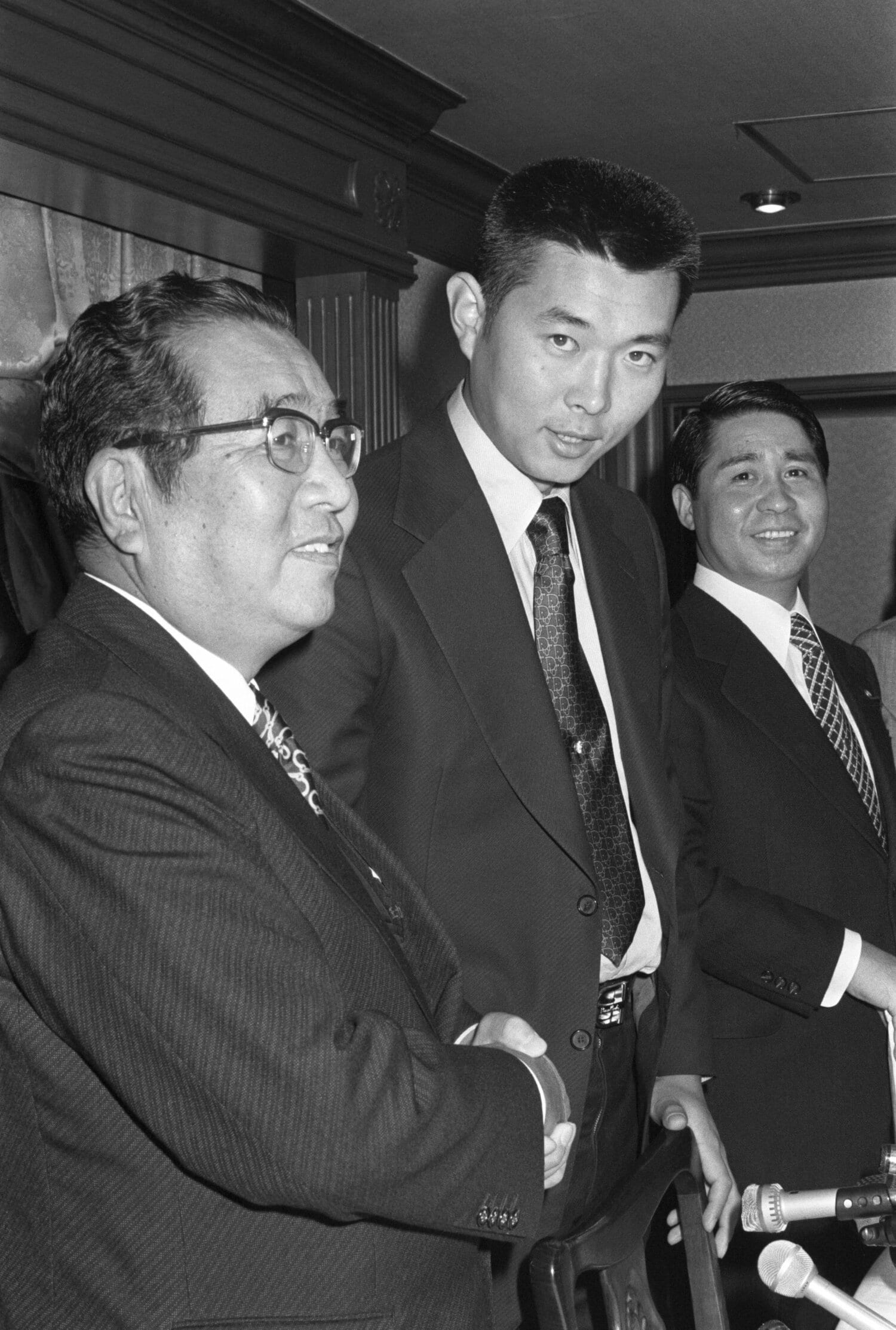 「空白の一日」で江川は巨人と契約したと発表された ©JIJI PRESS