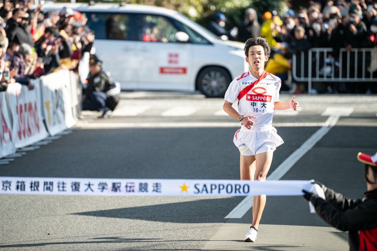 往路2位でゴールする中大5区の園木大斗（4年）。中大は昨年のシード落ちから見事に復活した　©Nanae Suzuki