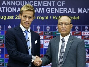 「国民が求めています。もっとやりましょう」カンボジアサッカーを変えた本田圭佑に足りなかったのは契約条件？ それとも情熱？