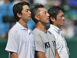 なぜ慶応・森林監督は“完封目前の2年生エース”に「ごめんね」と謝ったか…「“森林さん”を日本一に」尊重、信頼し合う美しさ