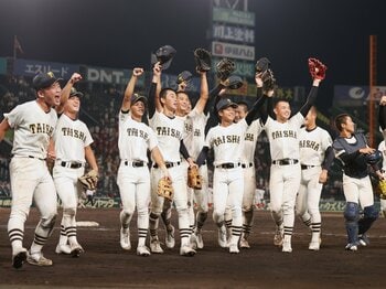 高校野球で「ジャイキリ」続出…なぜ今年は“おらが町のチーム”が勝てる？ 石橋、大社、掛川西…「選手はほとんど地元出身」公立校が大健闘のワケ＜Number Web＞ photograph by JIJI PRESS