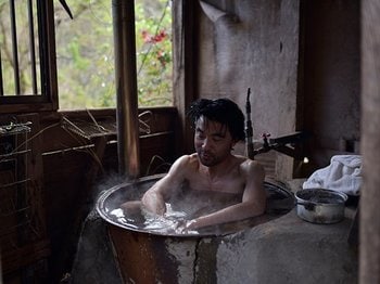 “ヤバい登山”は何歳まで出来る？ 52歳サバイバル登山家は“隠居”へ「ギリギリ失敗した山が一番面白いけどいつか死ぬ」＜Number Web＞ photograph by Masato Kameda