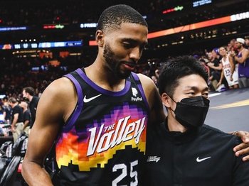 NBAファイナル進出に貢献した日本人コーチは、どんなキャリアを？「変わり続けないと乗り遅れますから」＜Number Web＞ photograph by Phoenix Suns Social Media 