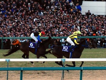 ハーツクライはなぜディープインパクトに勝てたのか？ ルメールが明かす、伏線となった“プチギレ”「レースの後にはちょっと怒りも覚えました。話が違うって（笑）」＜Number Web＞ photograph by Sankei Shimbun
