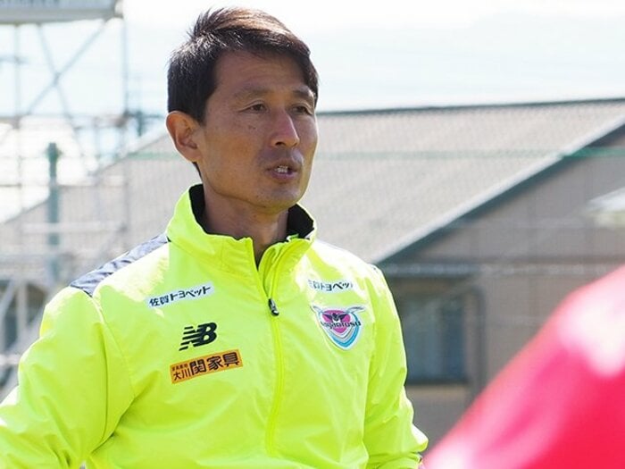 「ライバルなんて思ったことは…でも」 鳥栖の39歳・金明輝監督が持つ阿部勇樹らへの敬意と“指導者のプライド”＜Number Web＞ photograph by SAGAN TOSU