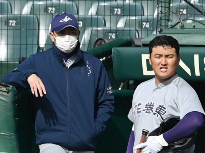 もはや野球野球したデザインはダサいのか…いま高校球児の間で“静かなブーム”になっているジャージ「このマークいらないんだよな」の声<Number Web> photograph by Sankei Shimbun