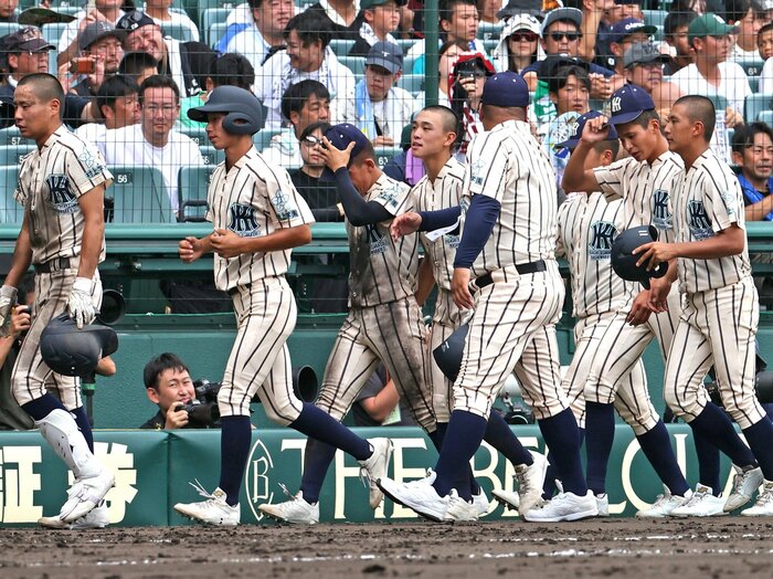 「大阪の高校は強いのかな、と思いましたけど…」甲子園で大阪勢が45年ぶり春夏“勝利ナシ”の衝撃…対戦相手の「大阪出身」エースが感じたリアル＜Number Web＞ photograph by Sankei Shimbun