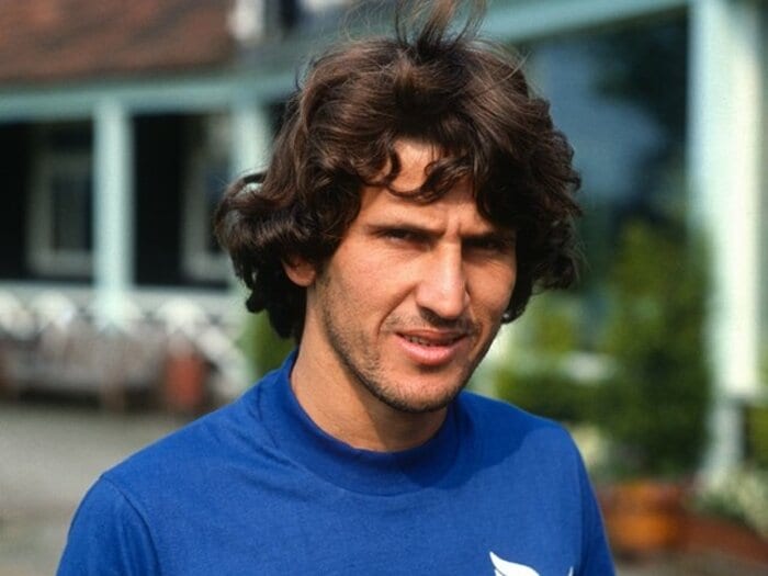 ガリガリなジーコ少年が「サイボーグ選手」に…「体がみるみる大きくなり、筋肉も」クラブ世界一へと上り詰めた“肉体改造”とは＜Number Web＞ photograph by Mark Leech/Offside-Getty Images