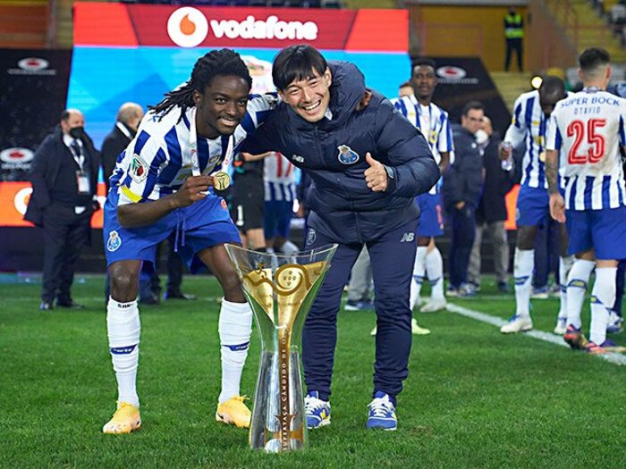 【再び中東移籍】中島翔哉、捲土重来は可能か　深刻なのはポルトが高評価する頑固な指揮官との“軋轢”＜Number Web＞ photograph by Getty Images