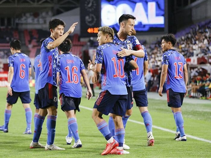 堂安律に「チームを背負う」役割を求め、「順調なときほど本大会で…」苦い経験を知る吉田麻也の“強いメッセージ”〈スペイン戦→五輪へ〉<Number Web> photograph by Kyodo News