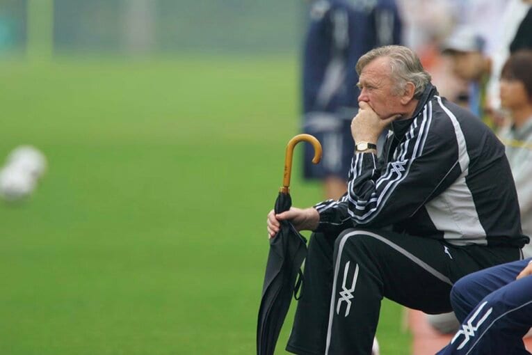 イビチャ・オシム／1941年5月6日生、旧ユーゴスラビア出身。'90年イタリアW杯でユーゴスラビア代表をベスト8に導く。2003年にジェフ市原の監督に就任し、'05年ナビスコ杯で優勝。'06年からは日本代表を率いるも、'07年秋に脳梗塞で倒れ辞任。その後回復するも'22年5月に永眠した　©Toshiya Kondo