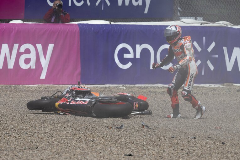 金曜のプラクティス2回目、マルケスはこの週末最初の転倒を喫した　©Getty Images