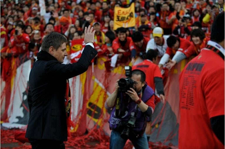 J2降格、監督交代・スタイル変更が報われた11年ぶりの戴冠… 《ルヴァン優勝後》こそ問われる名古屋とフィッカデンティ監督の真価(24)