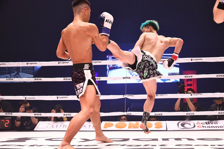 力んでいたという那須川だが、バックキックなど技の多彩さは健在　©RISE