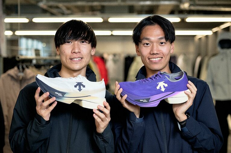 旭化成陸上部の中西大翔（左）と山本歩夢。2人は國學院大学陸上部の先輩後輩にあたる ／ photograph by Yuki Suenaga