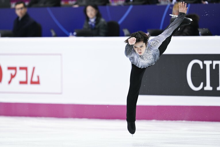 「昌磨のマジックを見せて！」世界王者・宇野昌磨を奮起させたランビエル・コーチの激励…300点超えに「スーパーエキサイティング」(35)