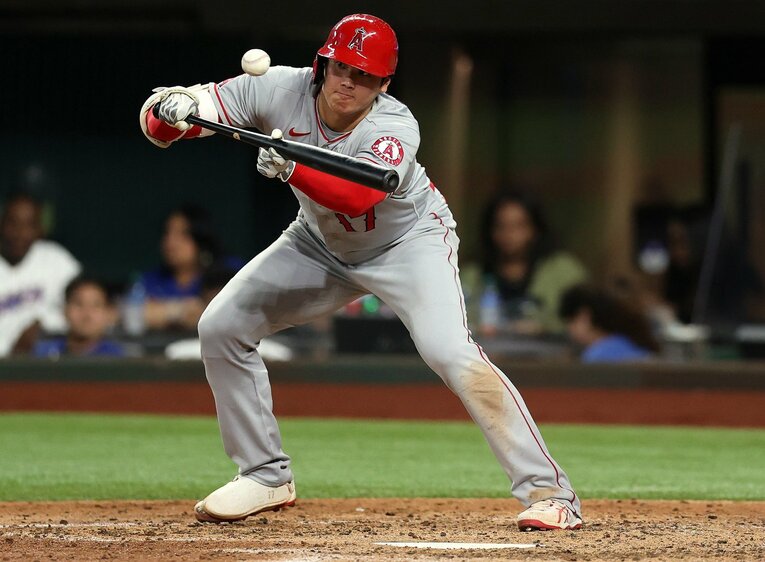 セーフティバントを決めた大谷©Getty Images