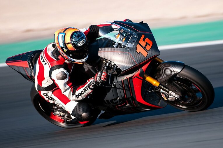 プロトタイプでテストを重ねるドゥカティV21L。エンジンを搭載するマシンとの外観上の大きな違いはマフラーがないことくらい ／ photograph by Ducati