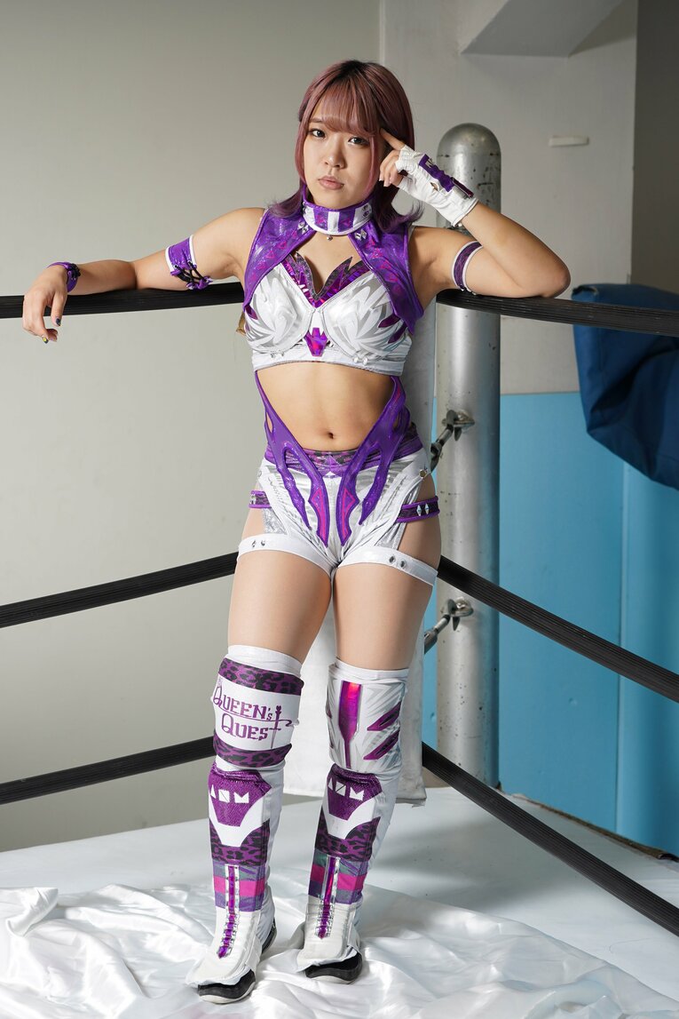 コスチューム姿のAZM