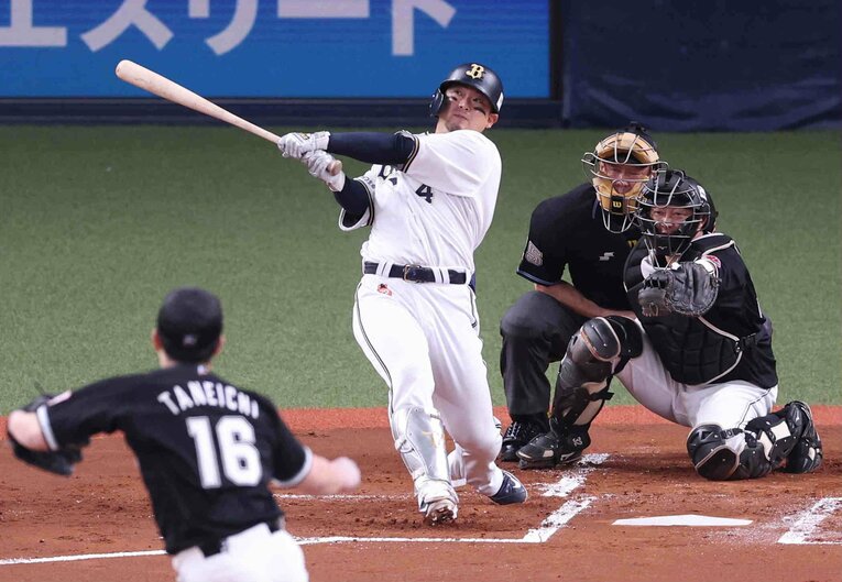 香月の「憧れ」オリックス・森友哉のスイング　©JIJI PRESS